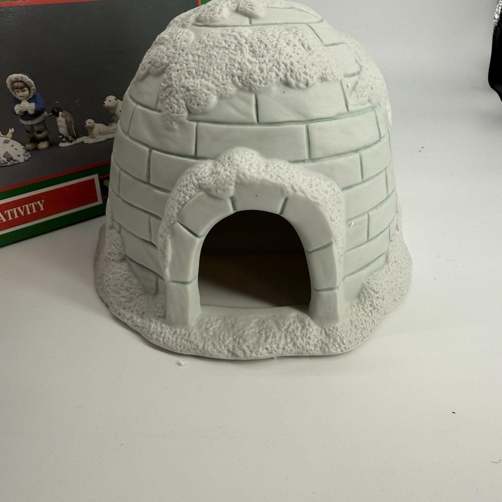 House Of Lloyd Christmas Around The World Arctic Nativity All In Tact Box - Picture 8 of 16